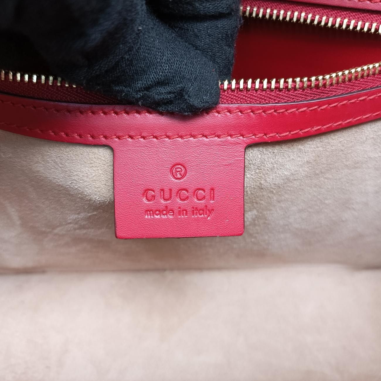 グッチGucciシルヴィレッド×ネイビーレザー421882I023030035