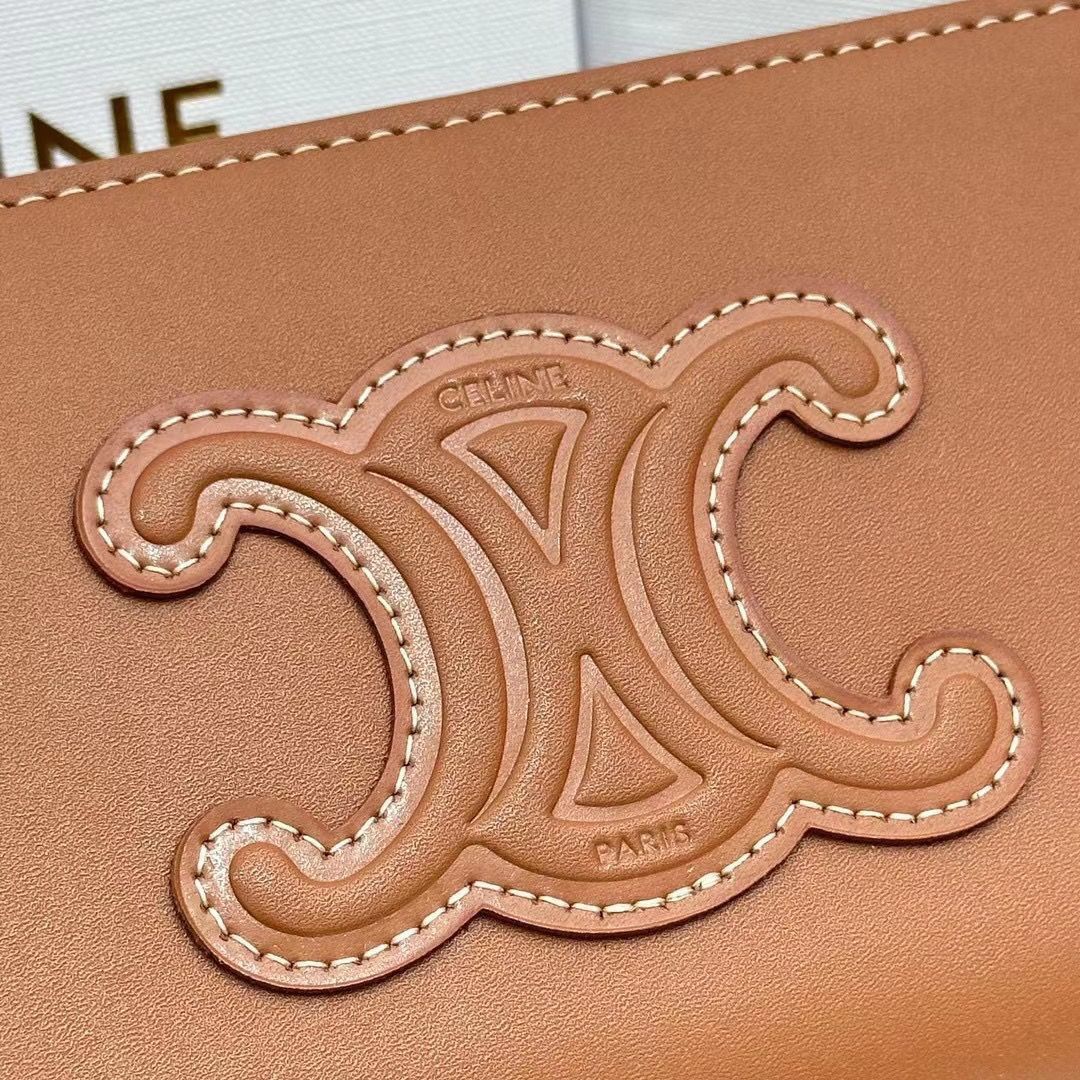 今日特価】CELINE セリーヌ TRIOMPHE CUIR 大きなジップ