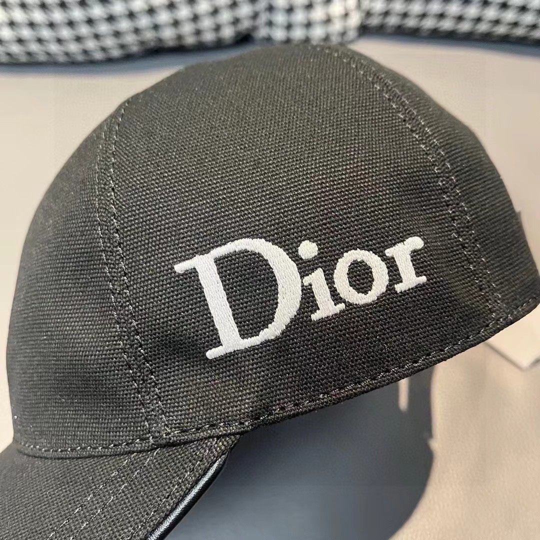 ディオール(Christian Dior)ベースボールキャップ