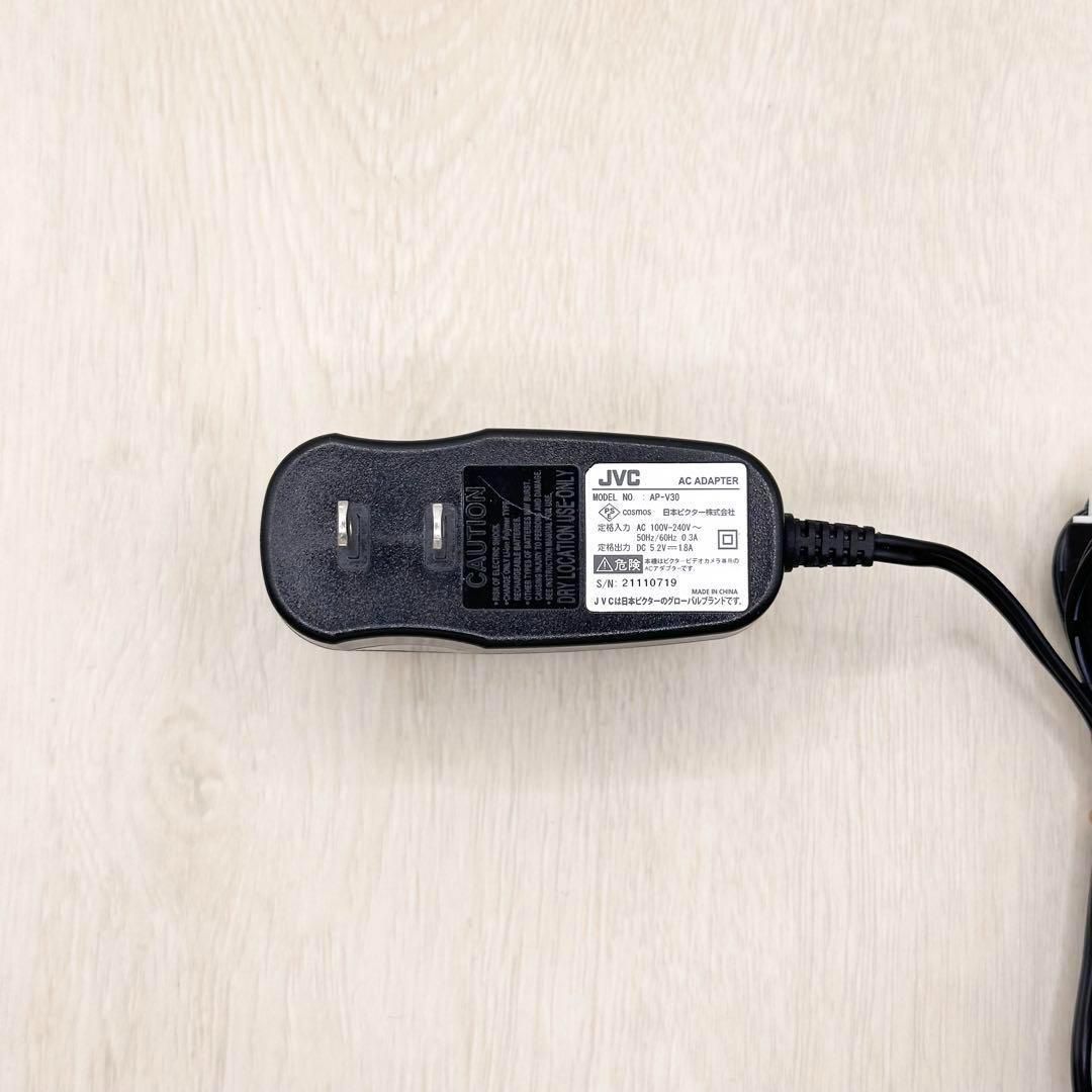 JVC　GZ-HD500　ACアダプター付き JVC AP-V30 GZ-VX895 ・ GZ-HD500 ・ GZ-HD537 ・ GZ-HD620 ・ GZ