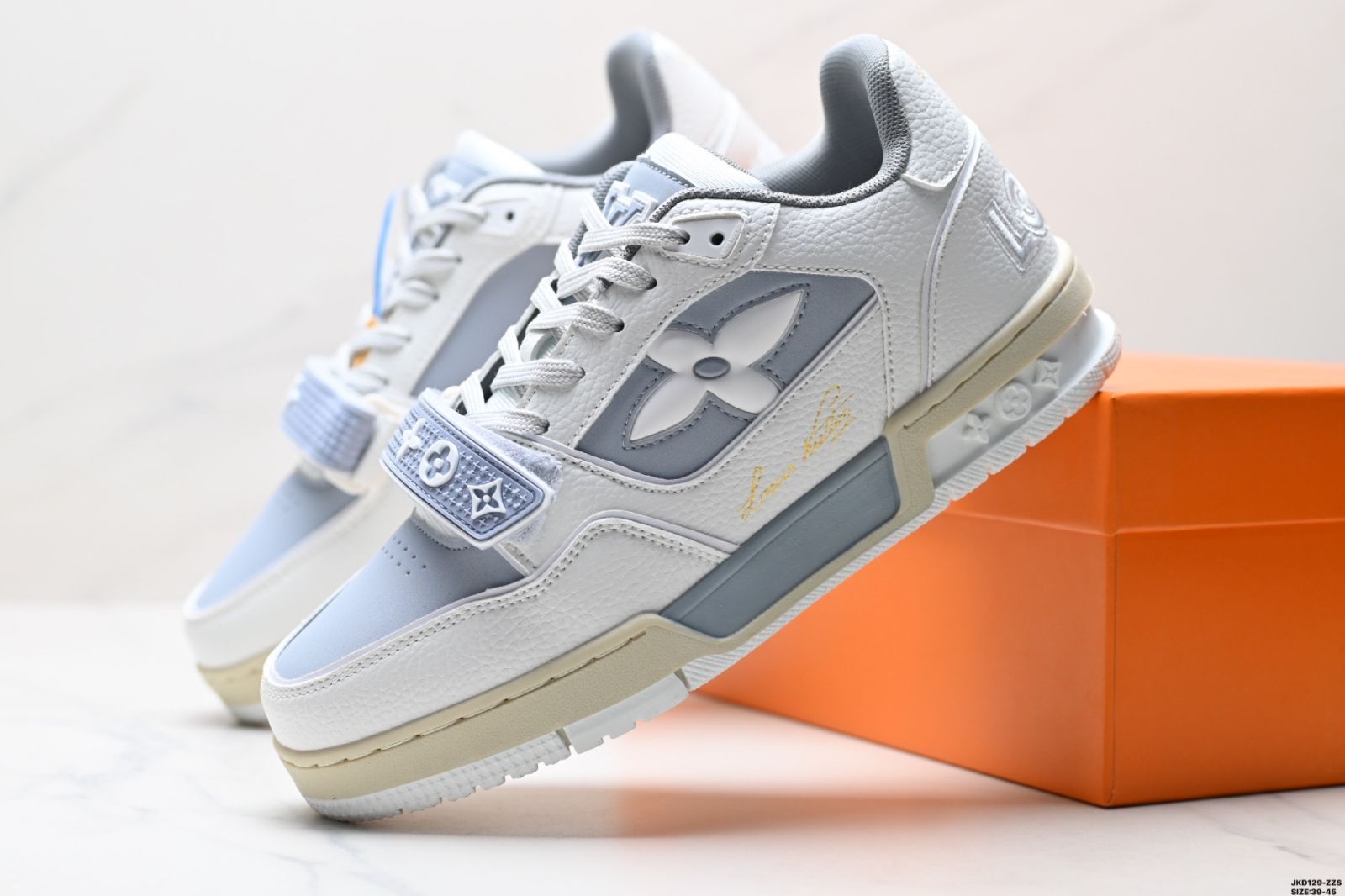 新品のLVルイ・ヴィトン Louis Vuitton Trainer スニーカー ロー