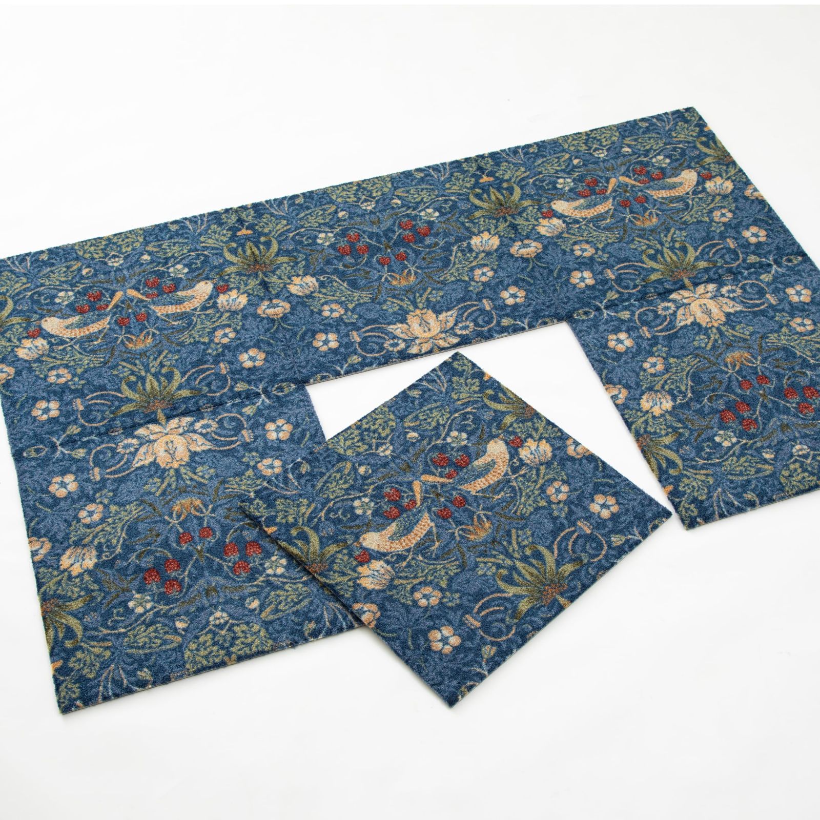 川島織物セルコン Morris Design Studio モリス デザイン スタジオ いちご泥棒 ユニットラグ タイルカーペット 50×50 UR2150 ブルー 6枚入り/1ケース サイズ: 50cm×50cm(1枚当たり) 厚み10.0mm(