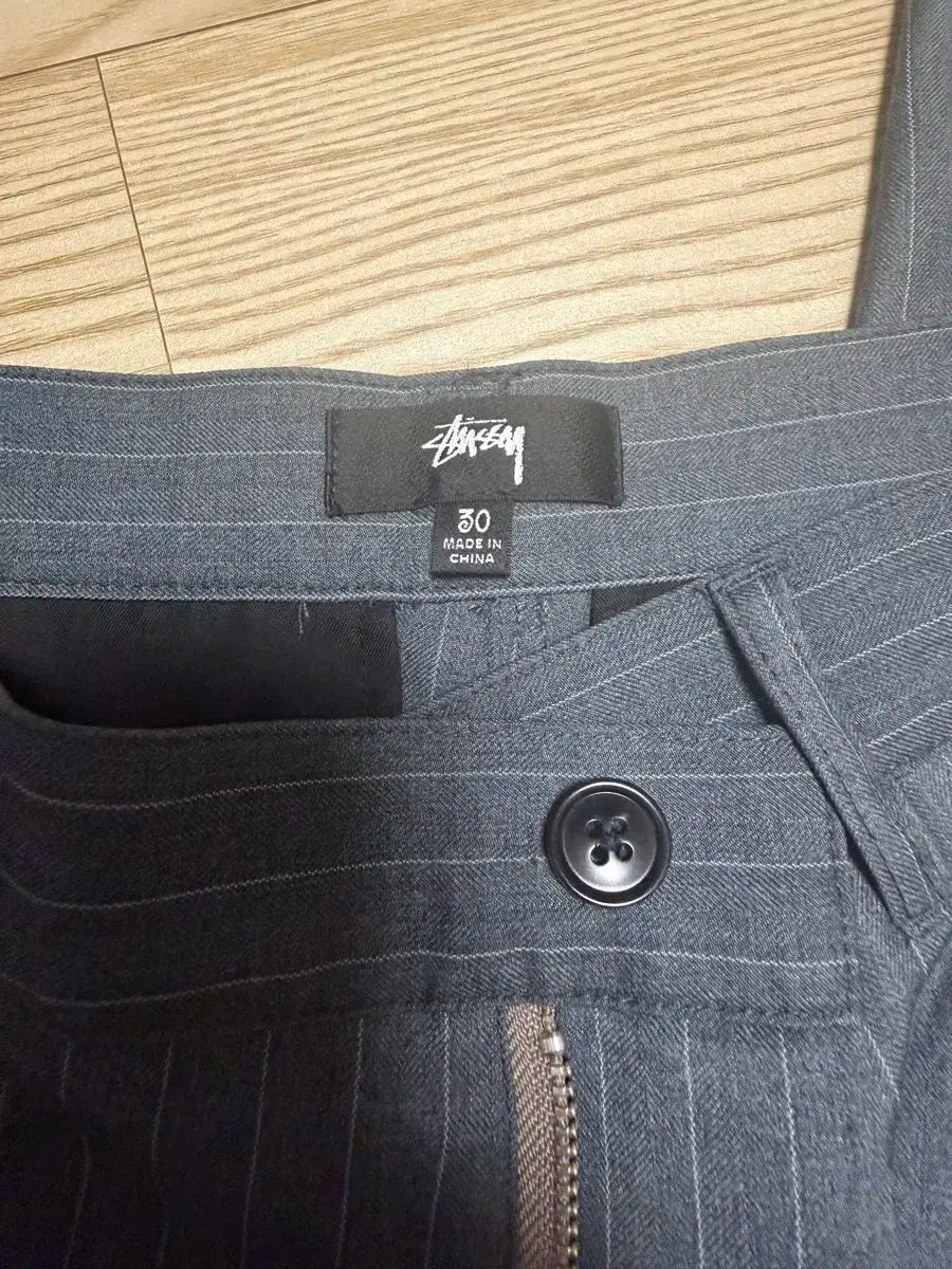 STUSSY ストライプ ボリューム プリーツ トラウザー