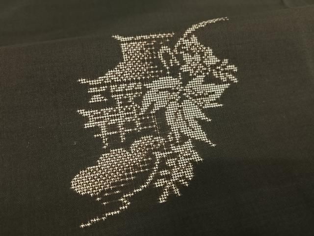 平和屋着物○本場大島紬 9マルキ 地空 風景蔦の葉文 正絹 逸品  