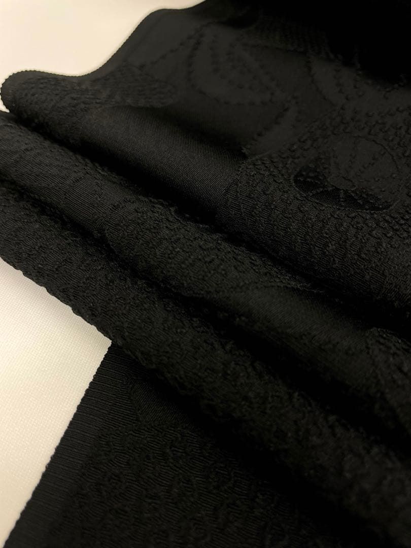 ロングコート地 ふくれ織 紋意匠 黒色 正絹 反物 - メルカリ