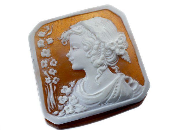 ジュエリー極】ソルビノ作 溌剌とした女性像 シェルカメオルース 42.9