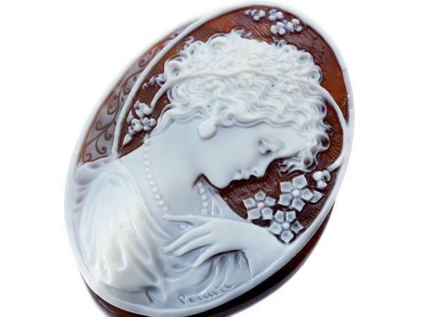 ジュエリー ラファエレ ペルニーチェ作 妖艶な女性像 シェルカメオルース 55.5ｍｍ×41.3ｍｍ a2750o