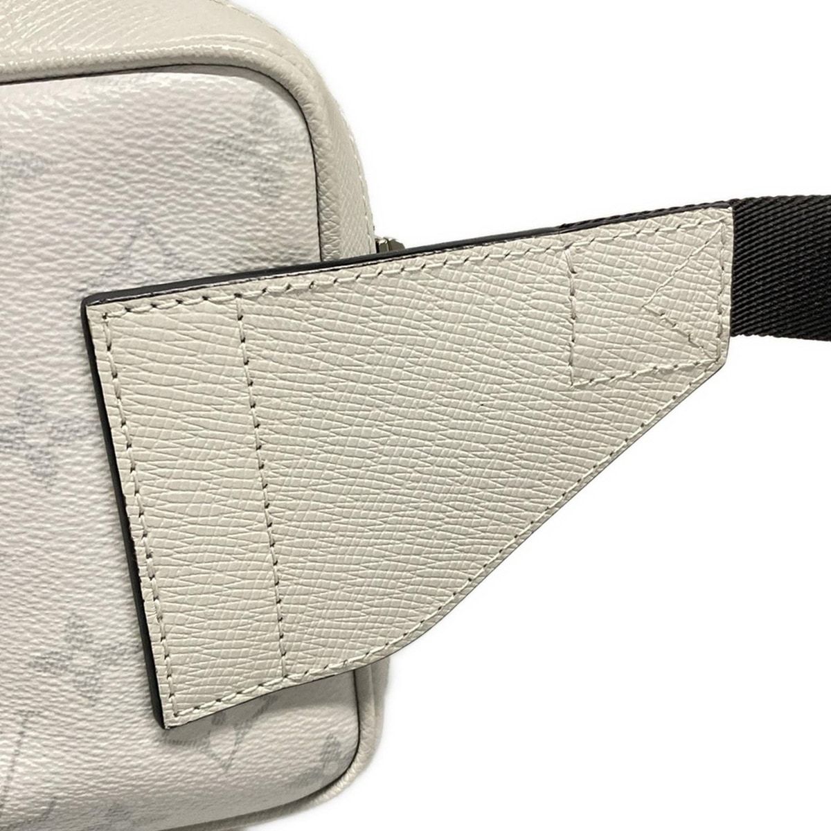 ウエストポーチ