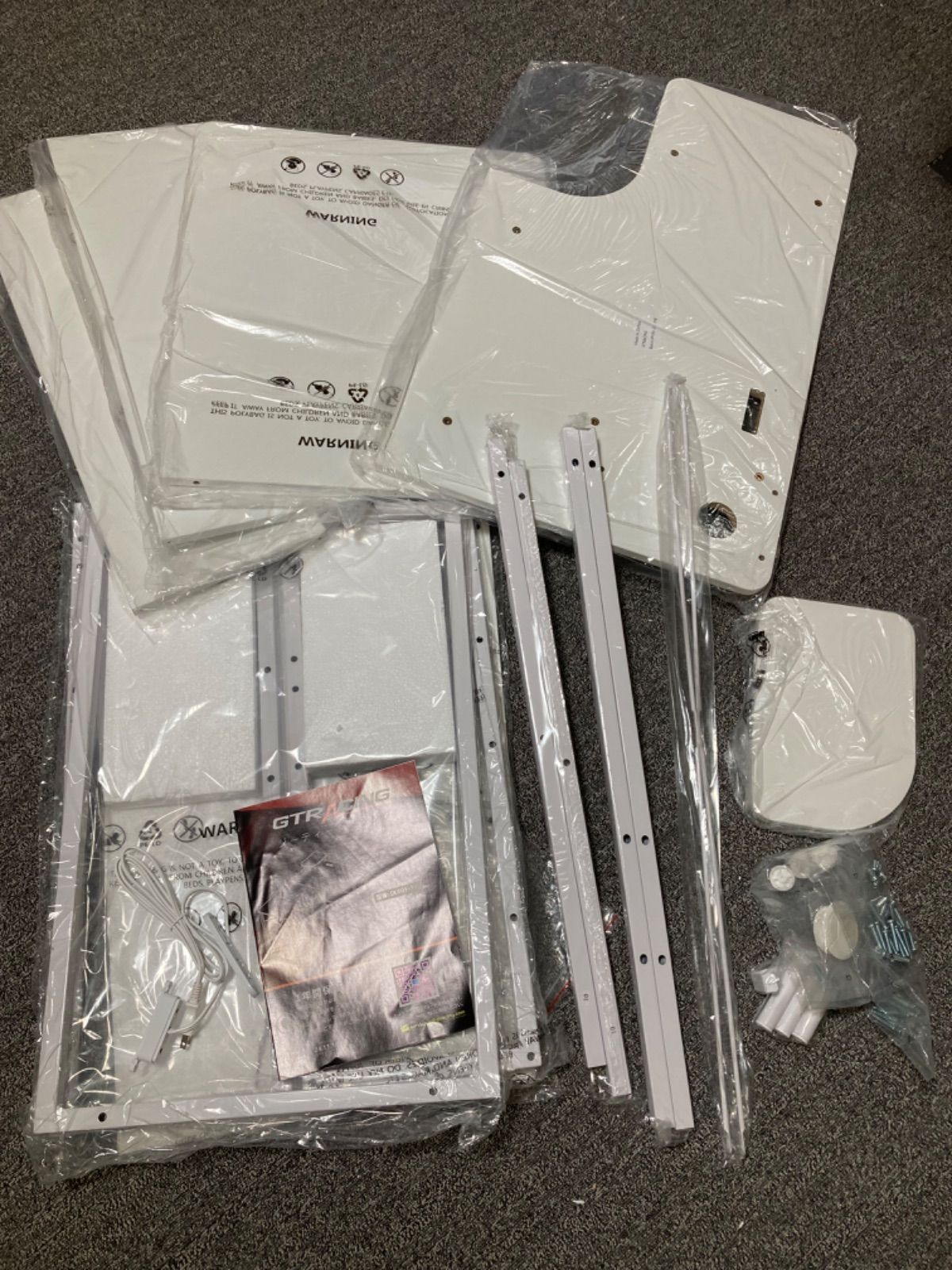 GTRACING ゲーミングデスク パソコンデスク L字 コンセント付き 配線穴付き マーブルホワイト ワークデスク