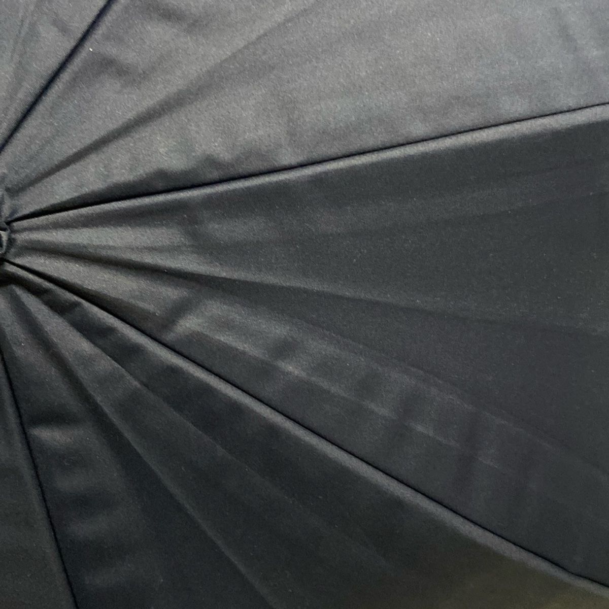 - ダークネイビー×白×マルチ