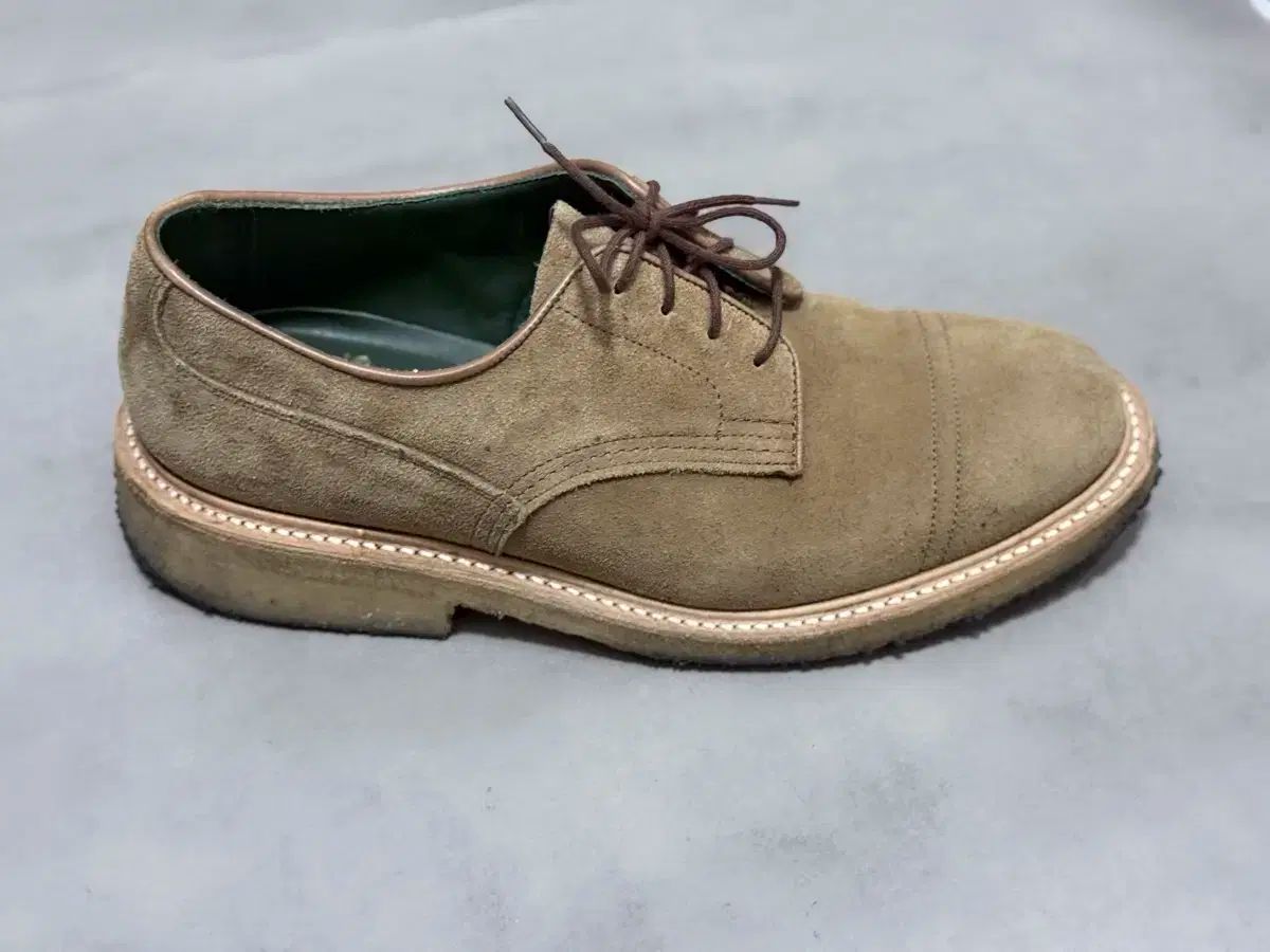 イーストローグ