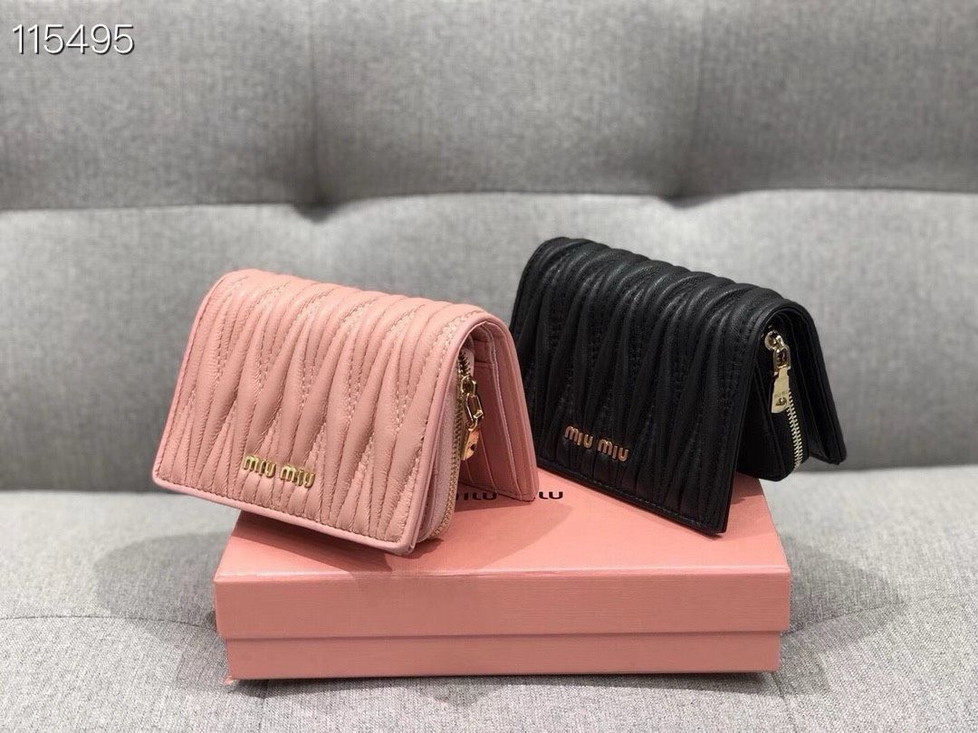 ミュウミュウの羊革刺繍財布2点 サイズ13.5×9.5cm DECORATOM_COM_BR