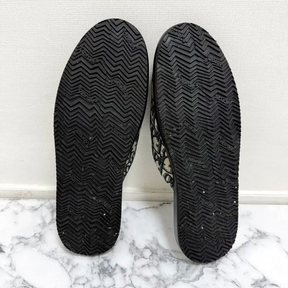 オブリーク インディオール