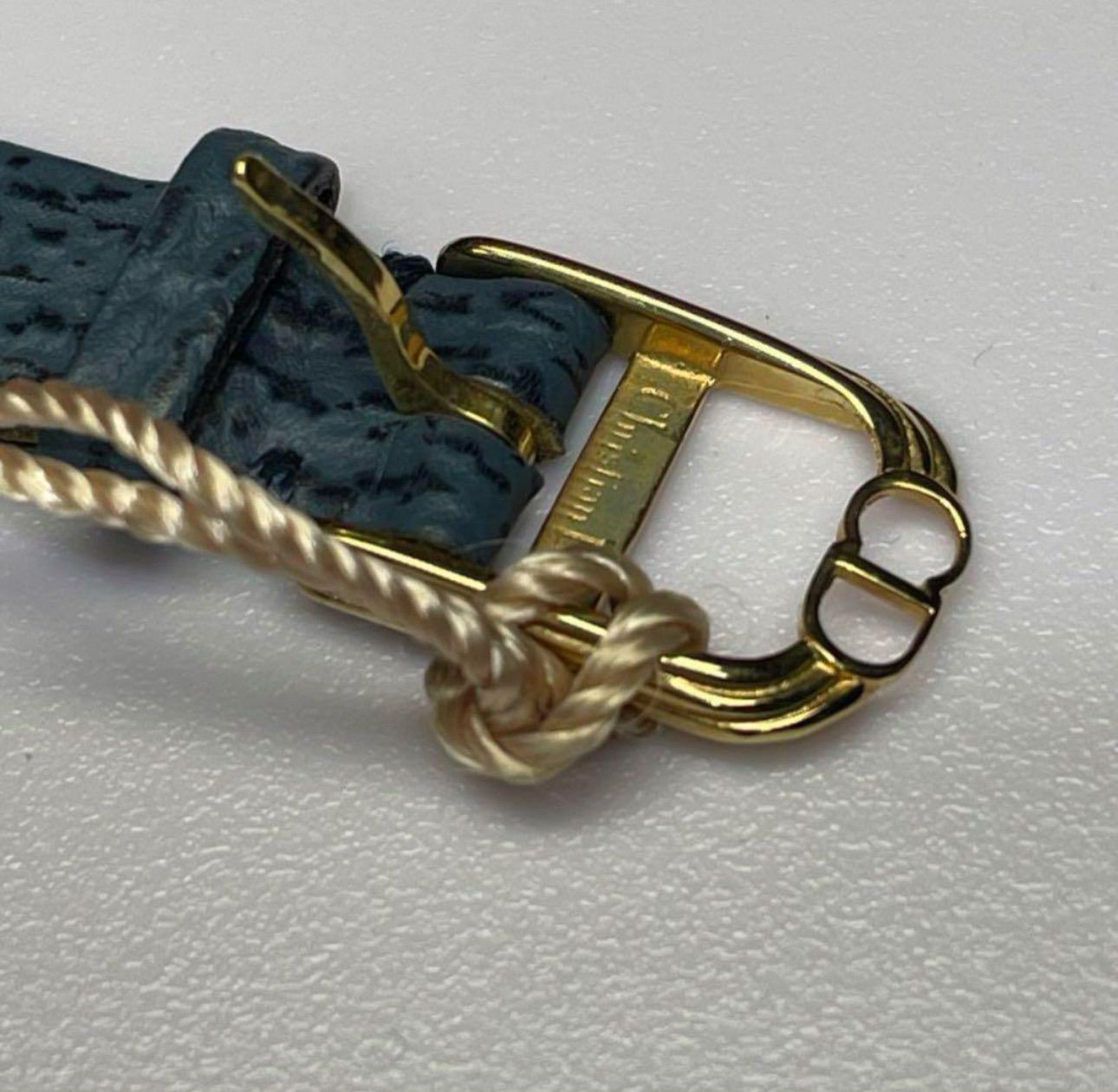 QZ ブルーシェル文字盤