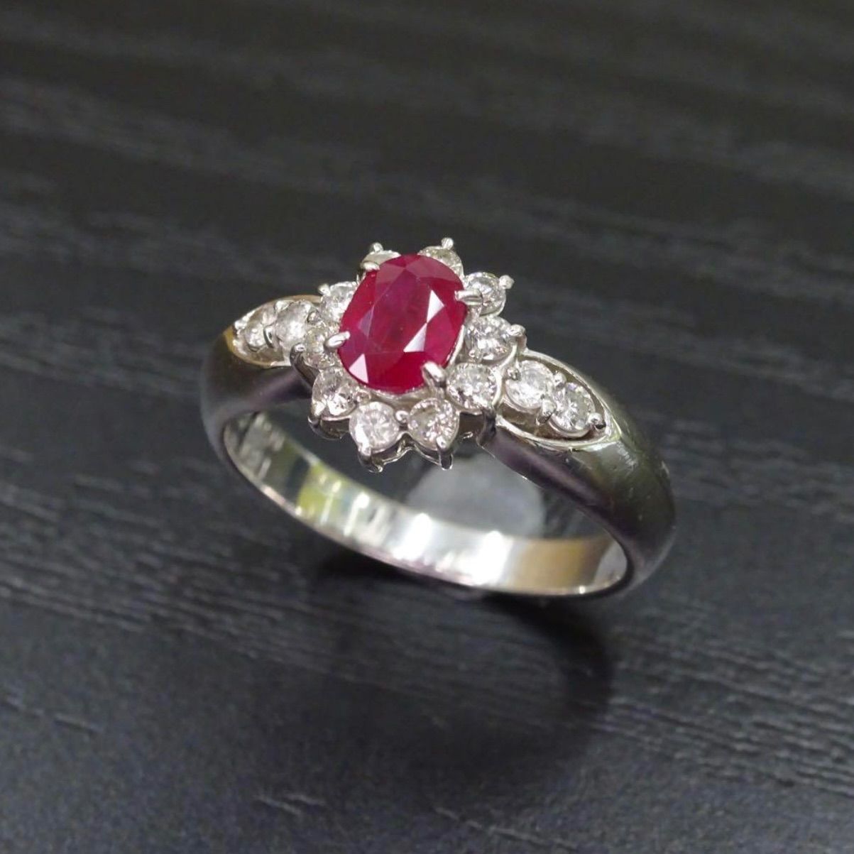 プラチナ pt900 天然ルビー0.50ct 天然ダイヤモンド0.31ct デザイン 
