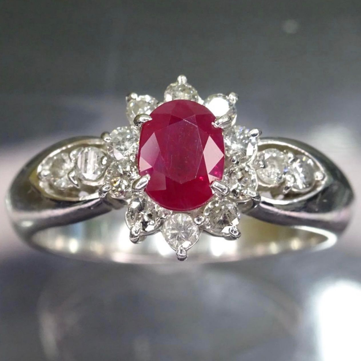 プラチナ pt900 天然ルビー0.50ct 天然ダイヤモンド0.31ct デザイン 