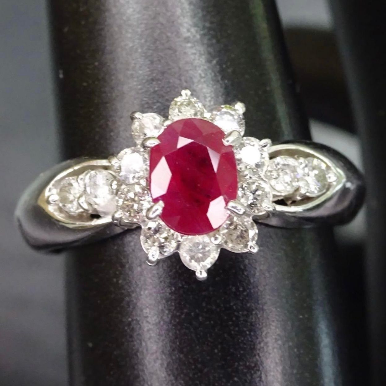 プラチナ pt900 天然ルビー0.50ct 天然ダイヤモンド0.31ct デザイン 