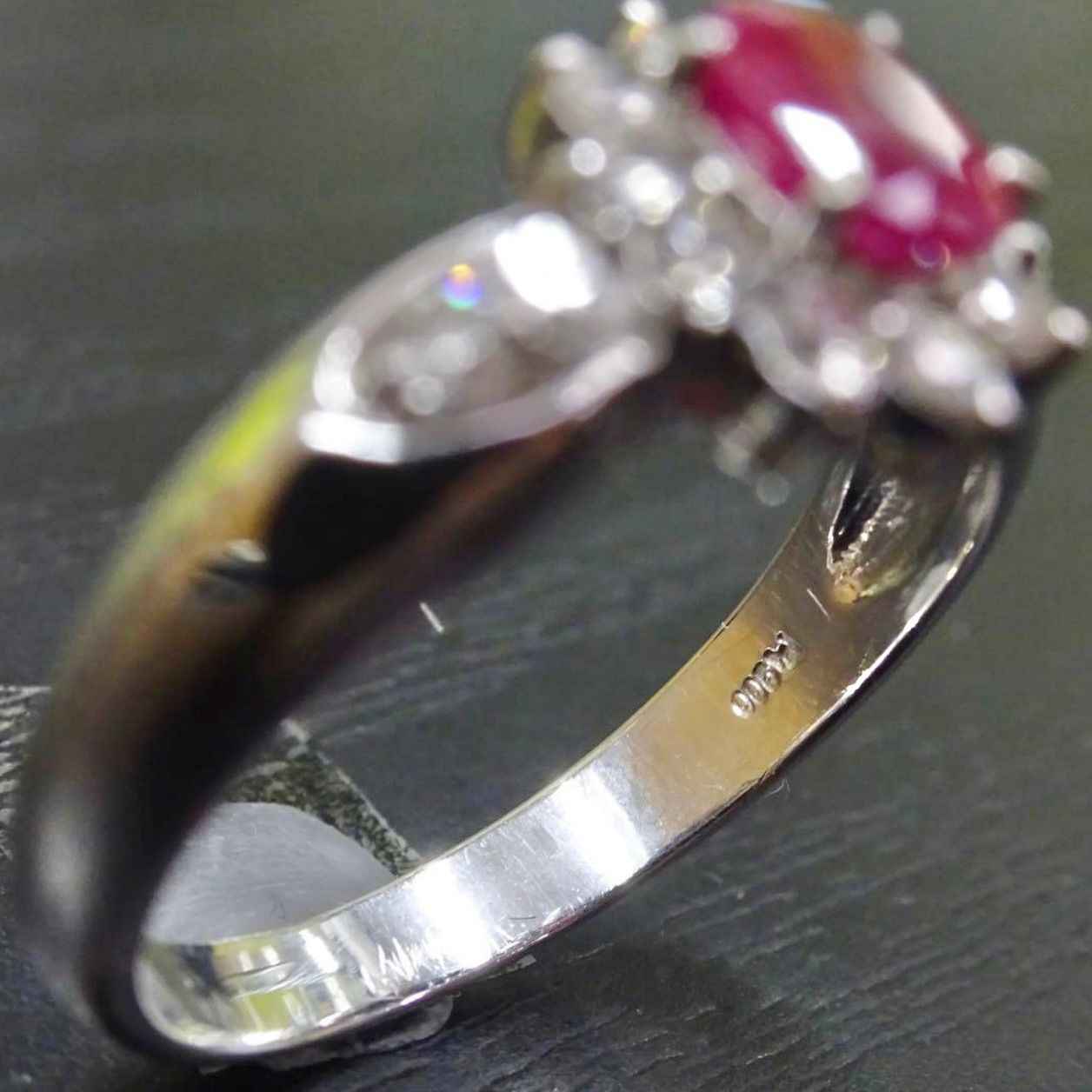 プラチナ pt900 天然ルビー0.50ct 天然ダイヤモンド0.31ct デザイン 
