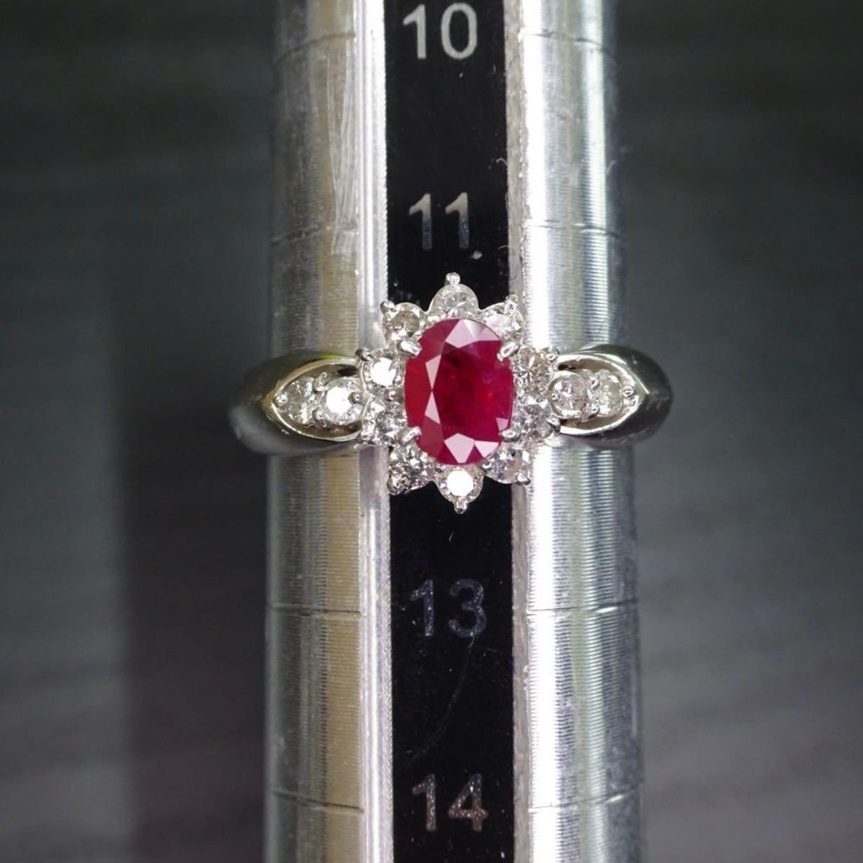 プラチナ pt900 天然ルビー0.50ct 天然ダイヤモンド0.31ct デザイン 