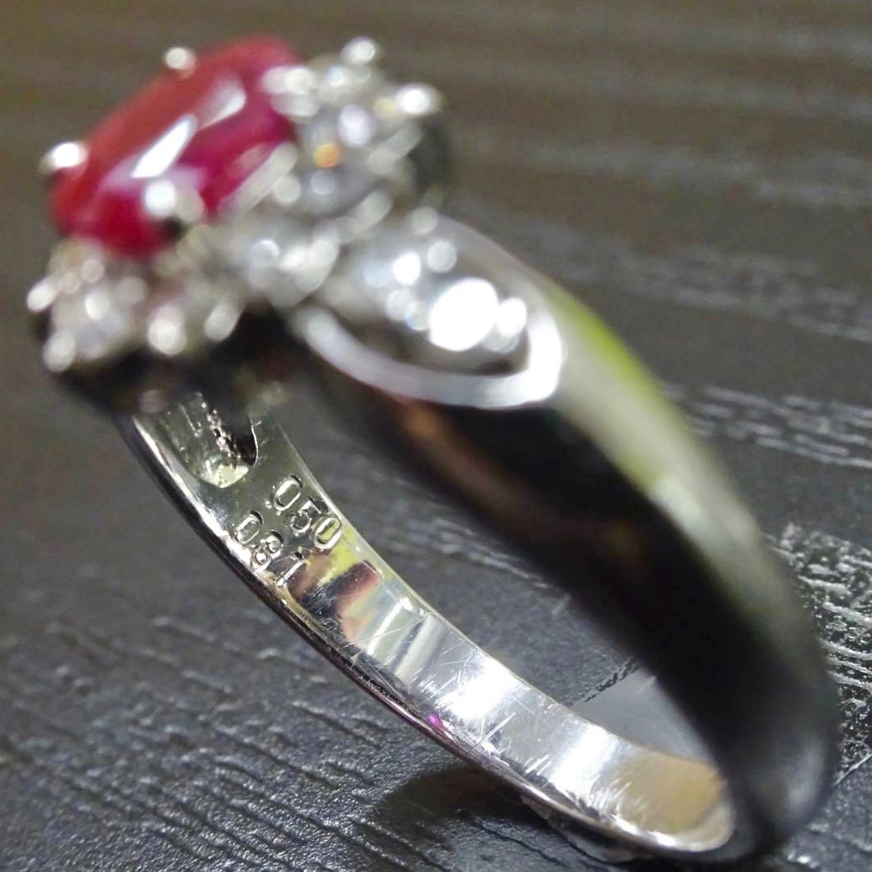 プラチナ pt900 天然ルビー0.50ct 天然ダイヤモンド0.31ct デザイン 