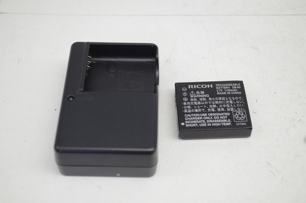 コンパクトデジタルカメラ