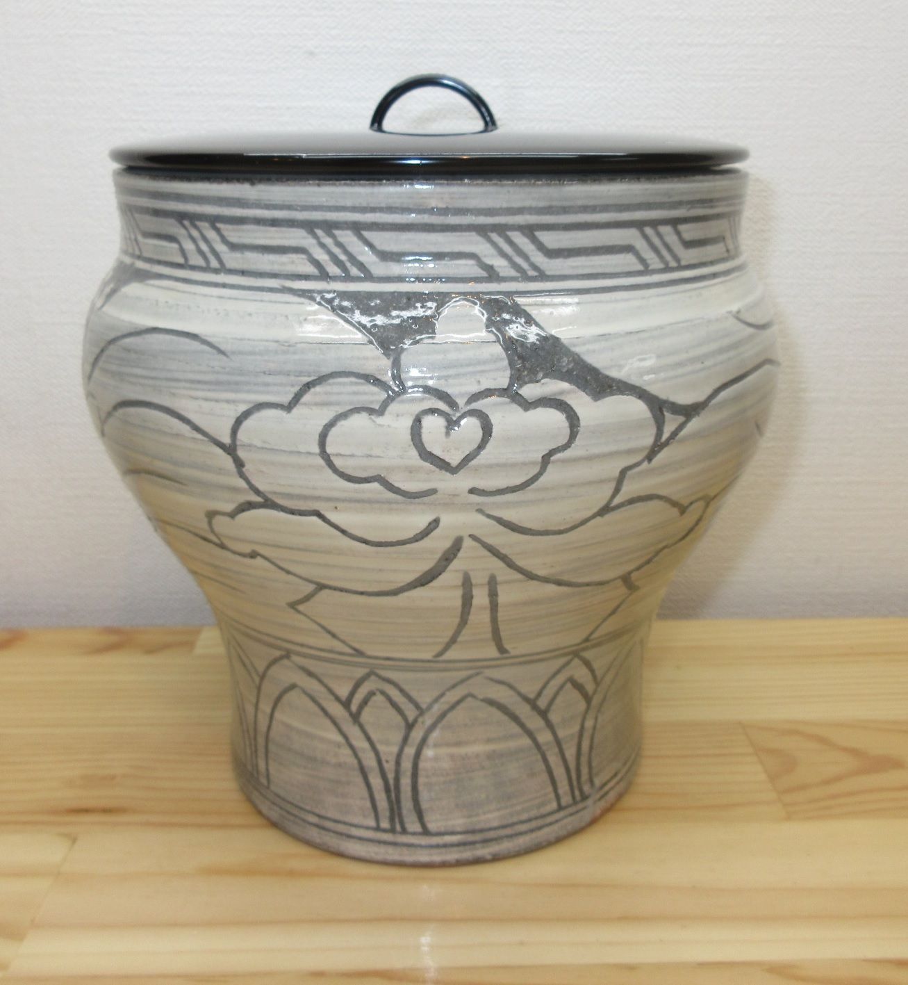 逢絢亭 茶道具 水指 京焼 掻落し 真塗の塗蓋 黒石窯 共箱入り