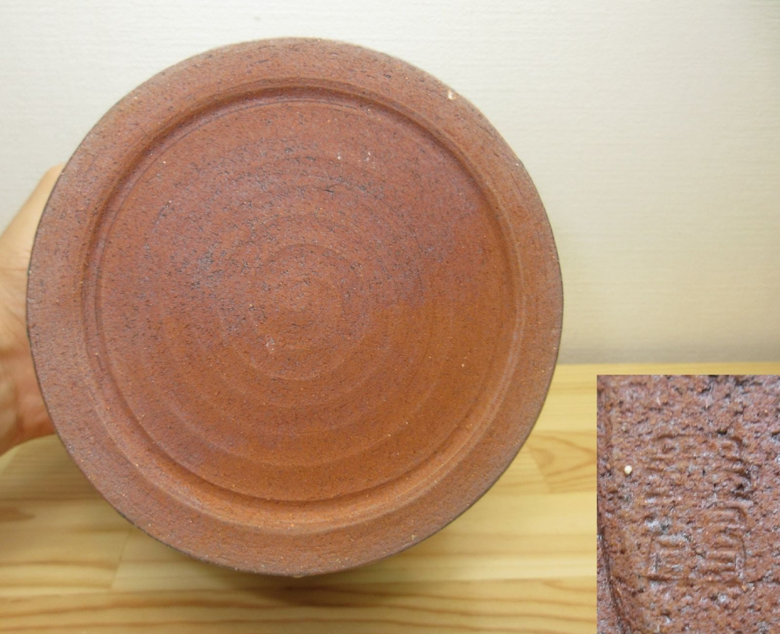 送料込【逢絢亭・新品】茶道具 水指 京焼 掻落し 真塗の塗蓋 黒石窯 共箱入り 逢絢亭・新品】茶道具 水指 京焼 掻落し 真塗の塗蓋 黒石窯 共箱入り