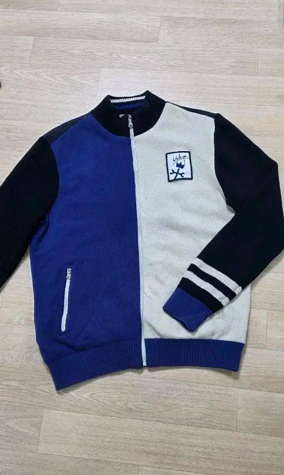 カステルバジャック 防風ジャケット