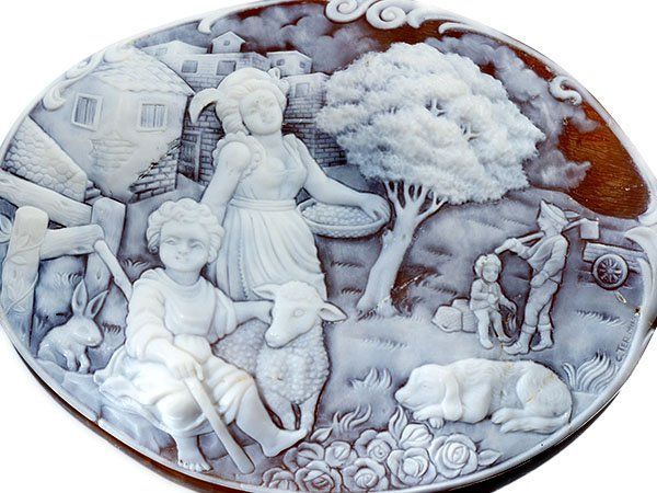 ジュエリー C テルミーニョ作 動物達と日常の風景 シェルカメオルース 86.6ｍｍ×65.2ｍｍ a2759m 送料無料