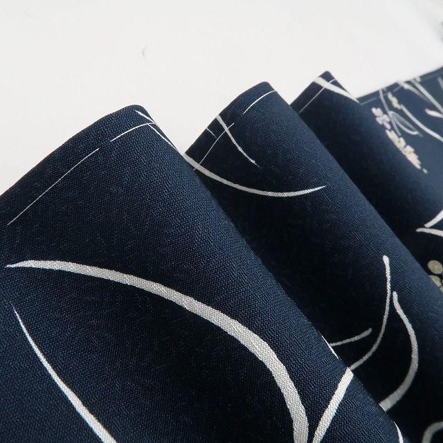 ❁tomihisa❁ 着物 正絹 仕付け糸付 軽やかに洒落感を添える花柄 小紋 7011