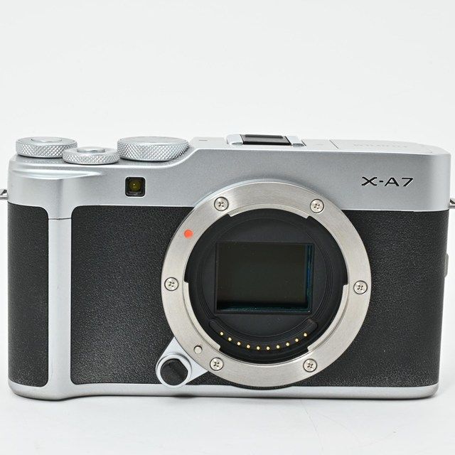良品＞FUJIFILM X-A7 シルバー｜有効2424万画素×4K動画対応｜大型