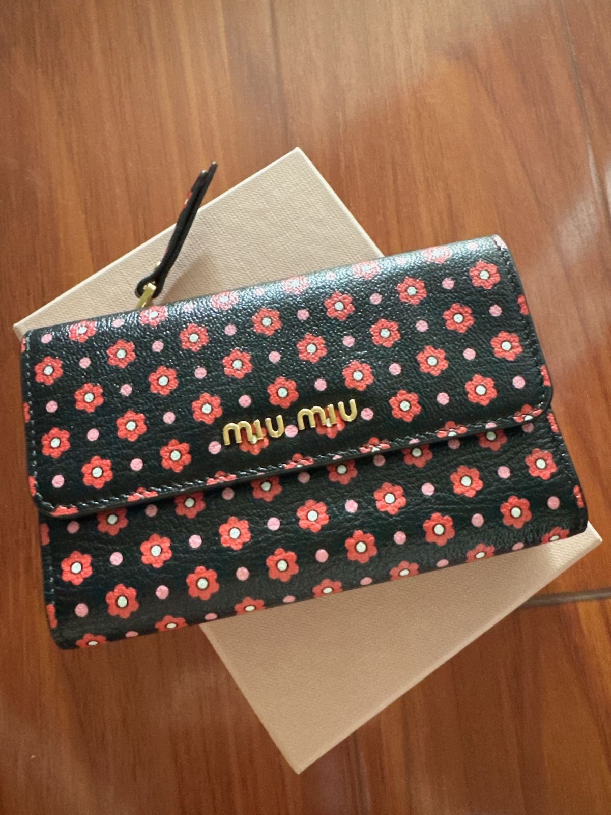 ミュウミュウ ショートウォレット 三つ折り ブラック スパイク アクセサリーボックス付き