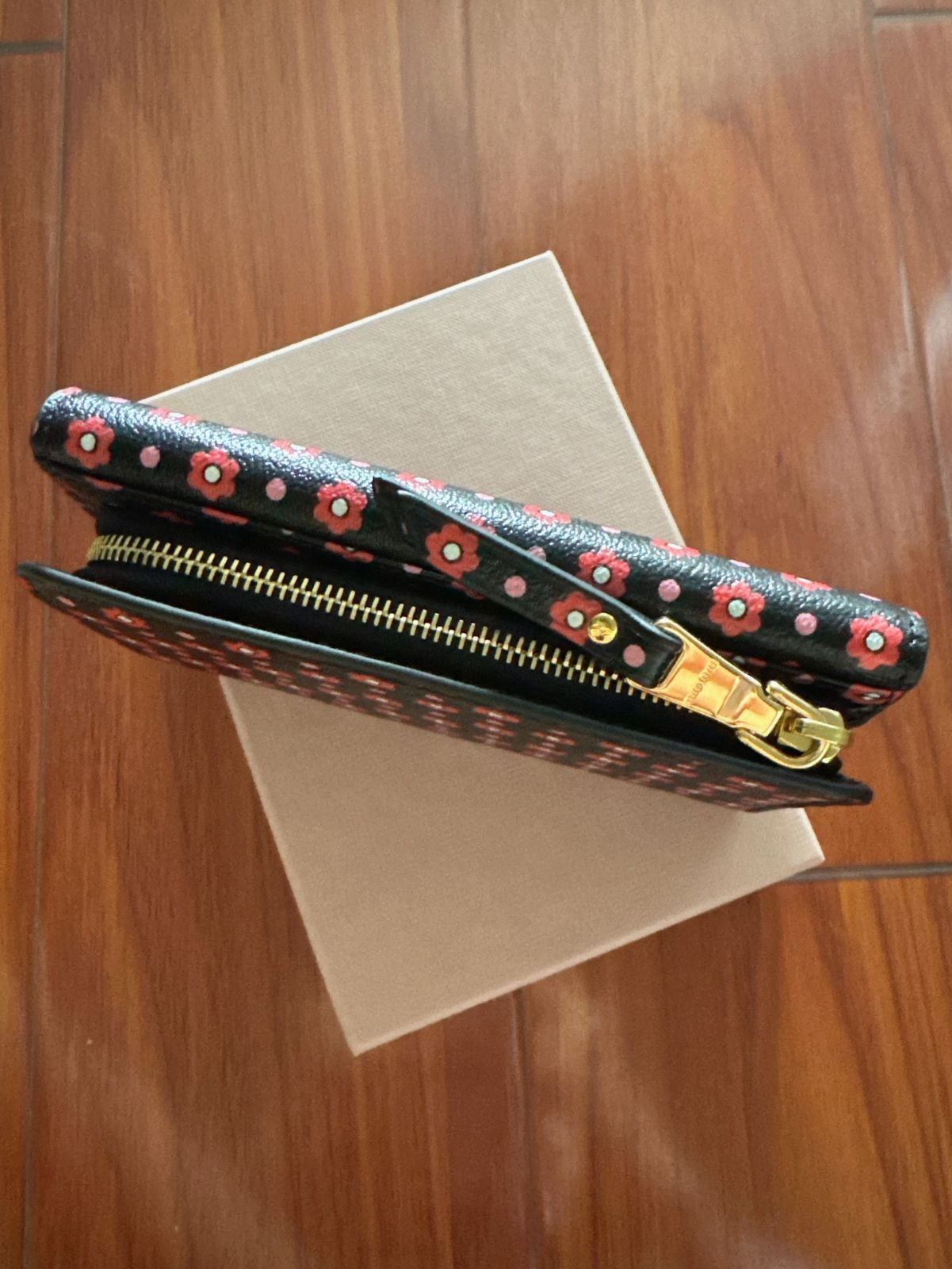 ミュウミュウ ショートウォレット 三つ折り ブラック スパイク ボックス付き