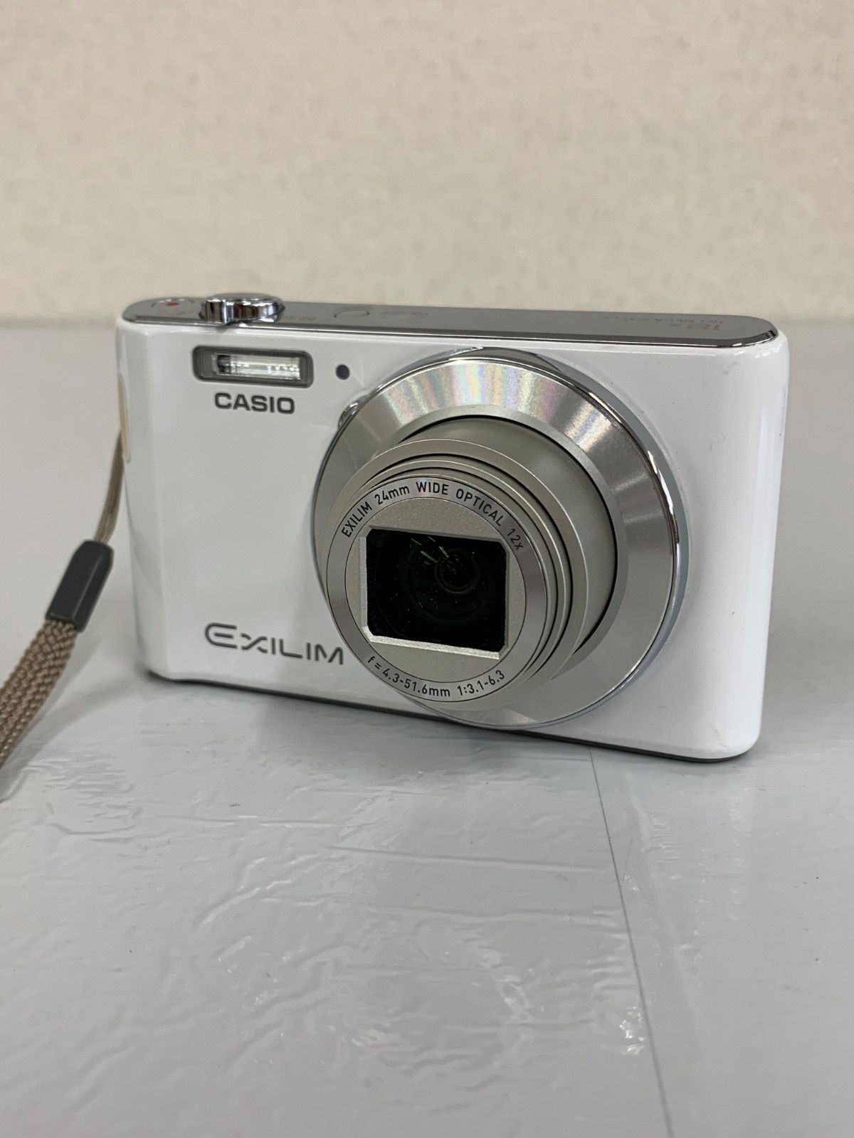 ホワイト コンデジ