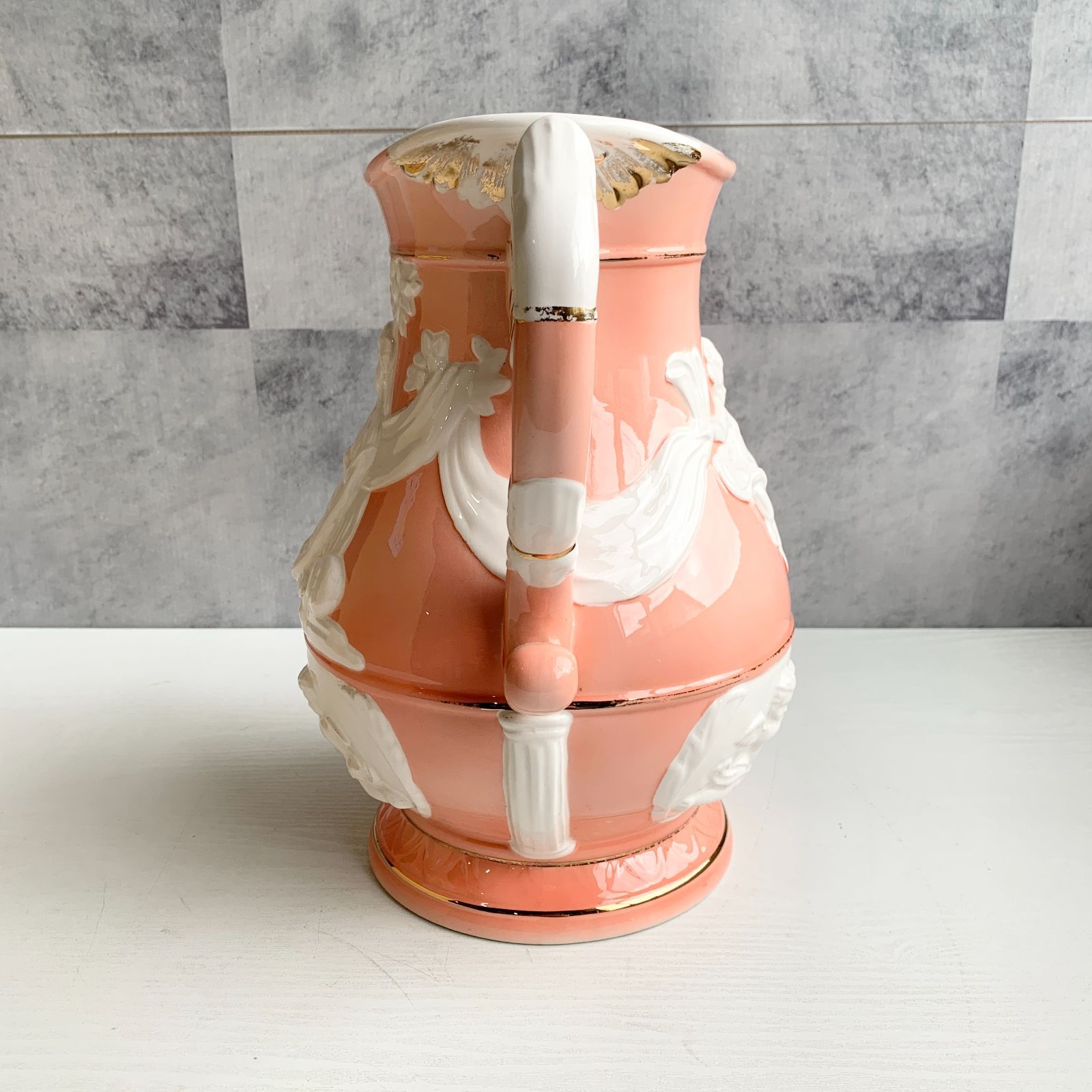 ★ピンクの陶器製ピッチャーと花瓶のセット★ 陶器製ピッチャー 花瓶 水差し 聖母 天使の装飾 白 ピンクオレンジ