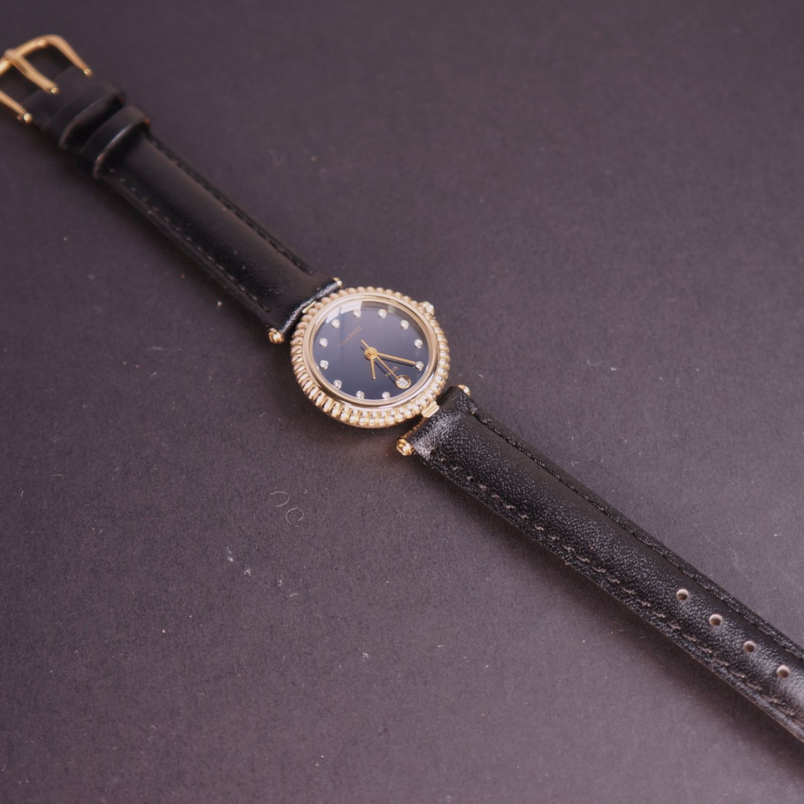 ネイビー文字盤