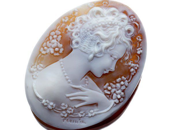 ジュエリー ラファエレ ペルニーチェ作 上品な貴婦人 シェルカメオルース 50.1mｍ×37.9ｍｍ a2771i