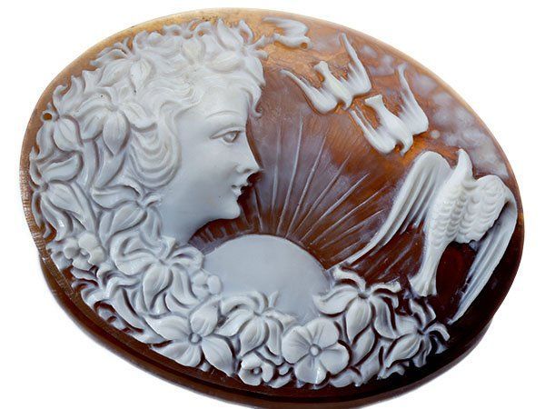 鳥と朝日と女性像