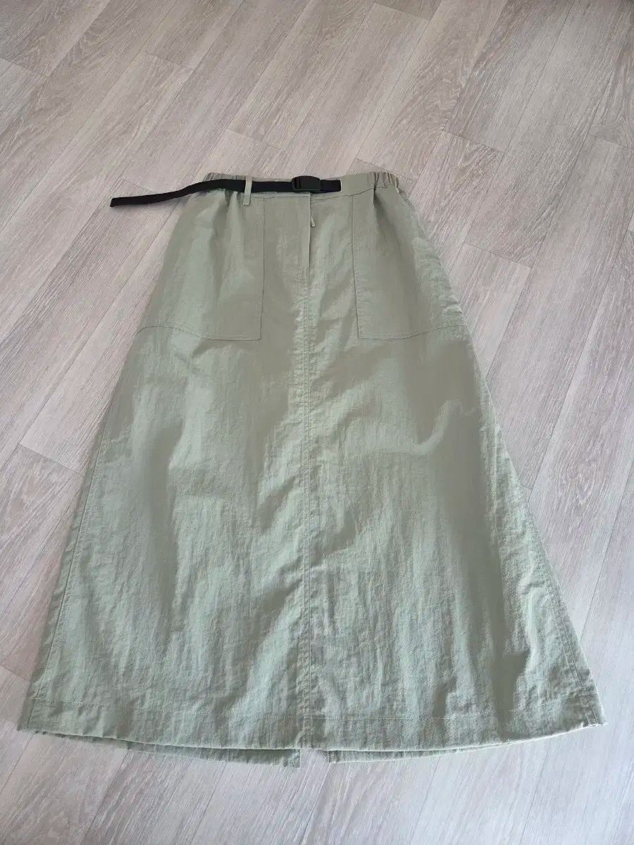 PVCS ナイロン スカート カーキ Lサイズ