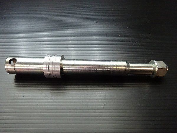 ハーレー スポーツスター XL883L-I 純正 フロントアクスルシャフト E7561 BRIGHTFACE_UK