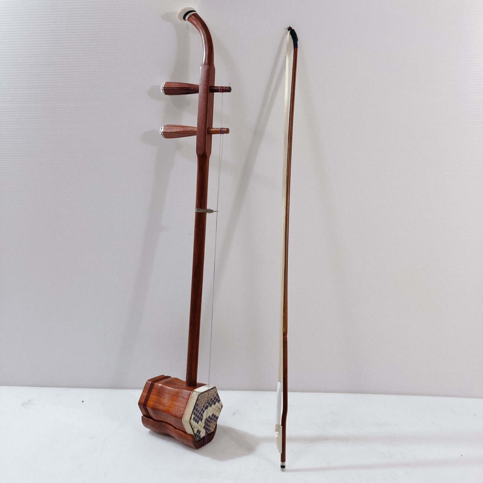 ジャンク品 二胡 弦楽器 ハンドケース付き 中国 伝統的 擦弦楽器