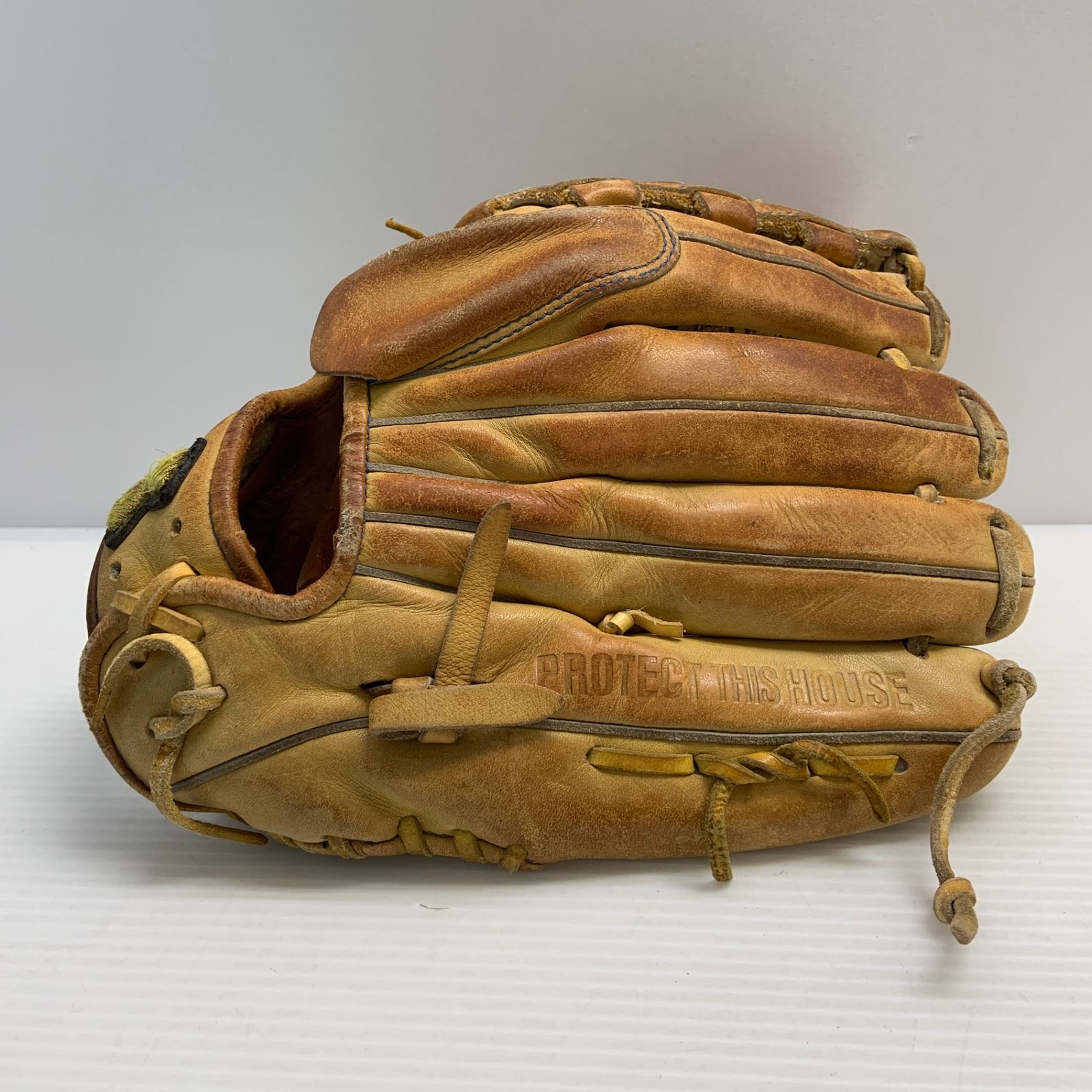 【メルカリ最安】アンダーアーマー硬式グラブ アンダーアーマー Under Armour UA 硬式 大人 一般 投手用 グローブ