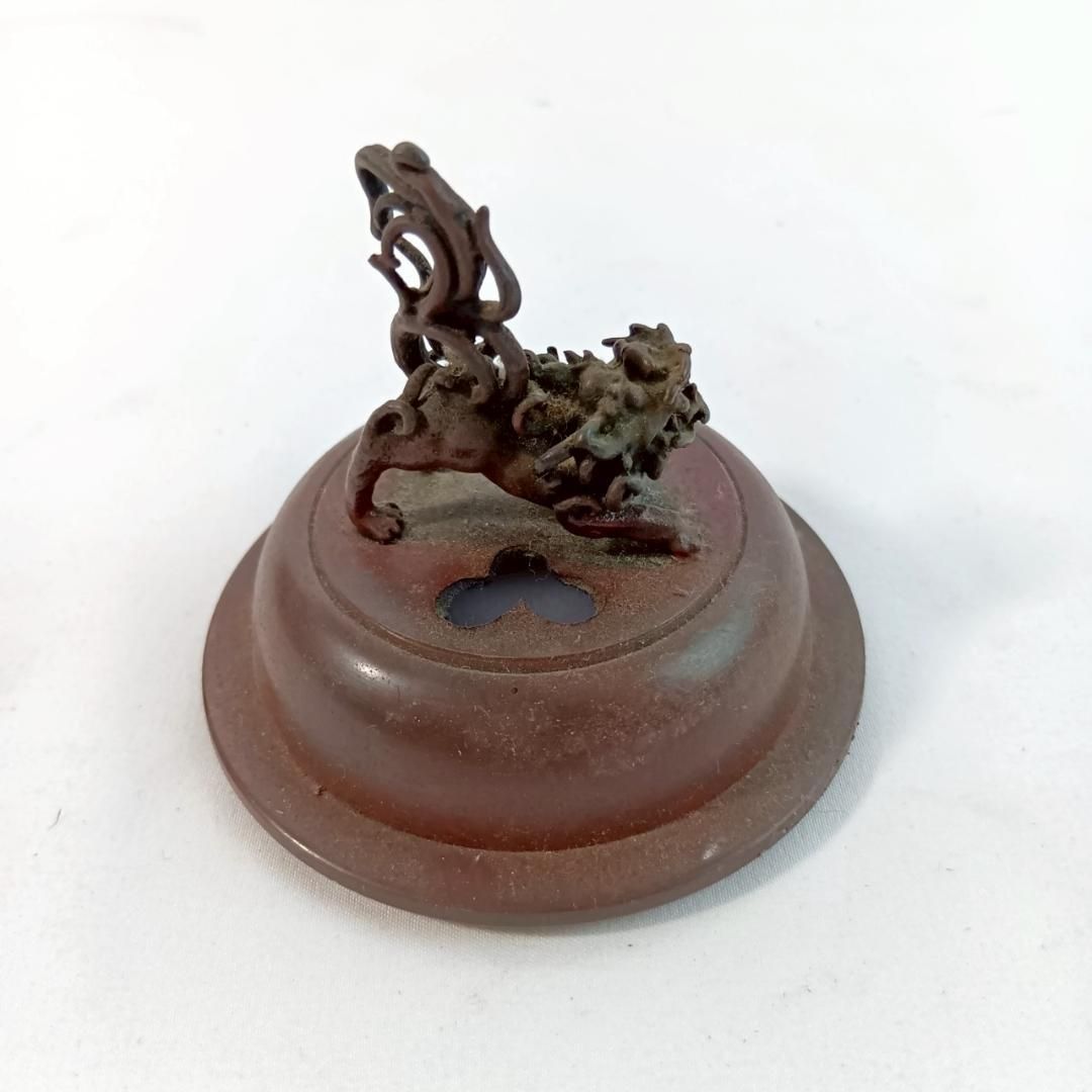 獅子蓋付三足銅製香炉 彫刻人物文アンティーク - メルカリ
