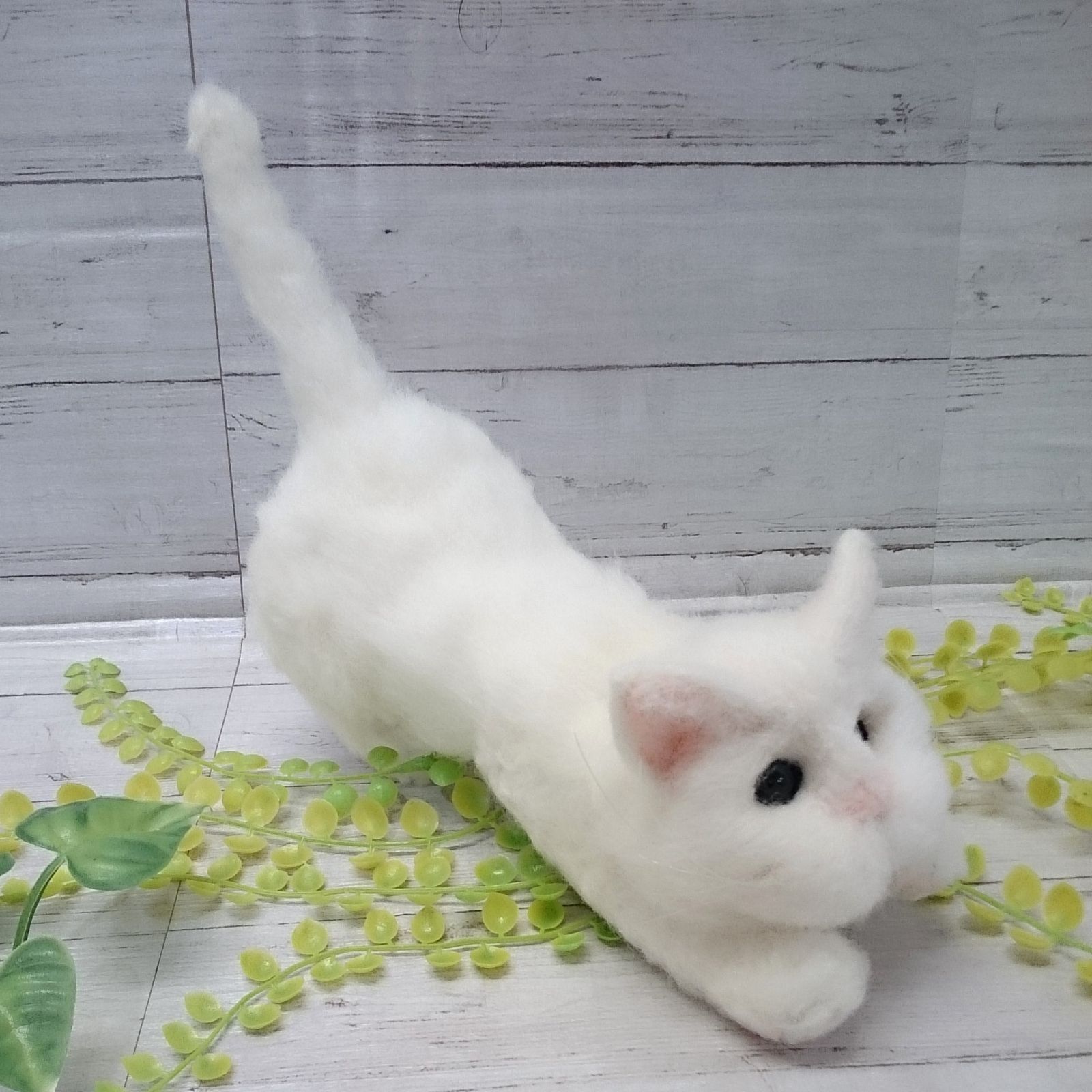 羊毛フェルト◇ハンドメイド 大きいふわふわ のび～る白い猫 可愛い
