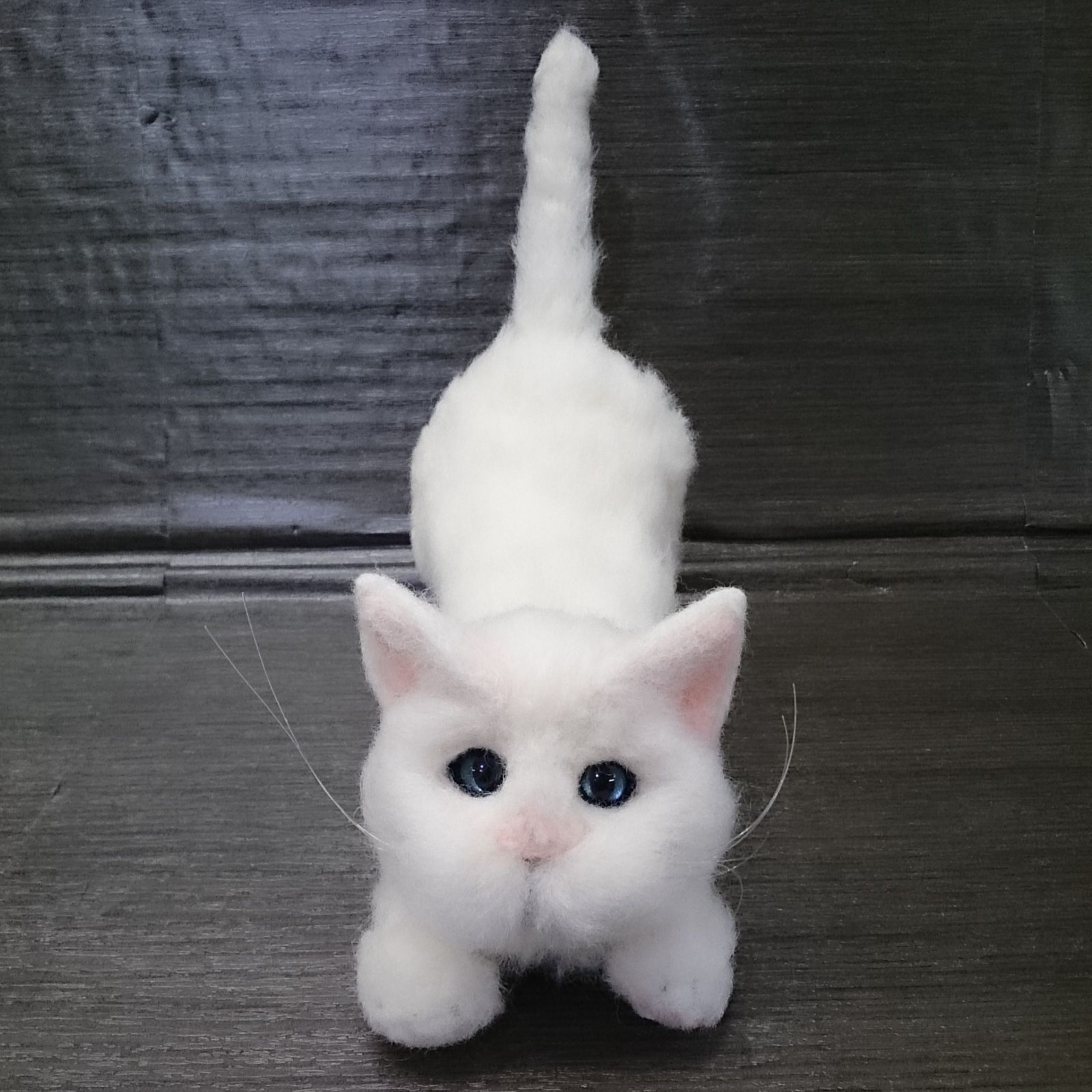羊毛フェルト◇ハンドメイド 大きいふわふわ のび～る白い猫 可愛い