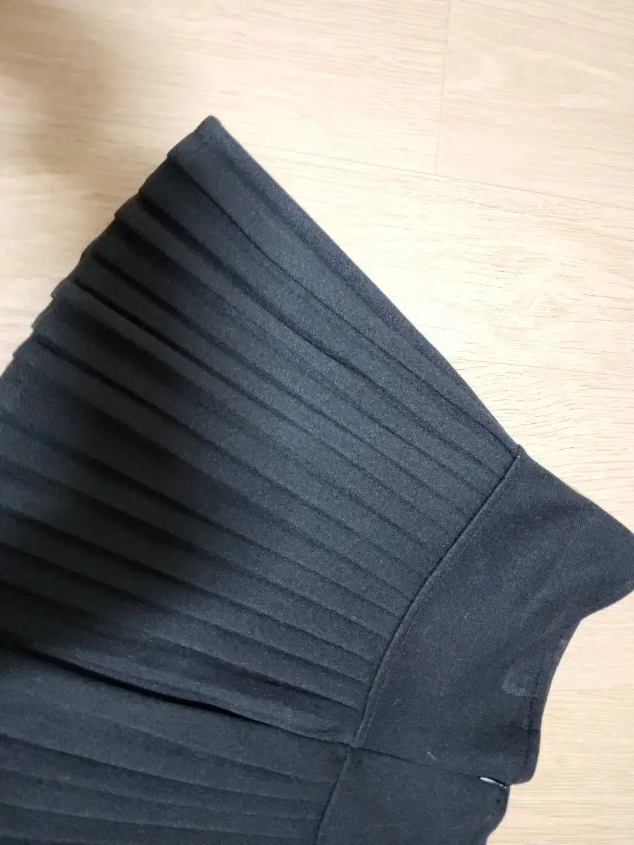 黒色 プリーツ