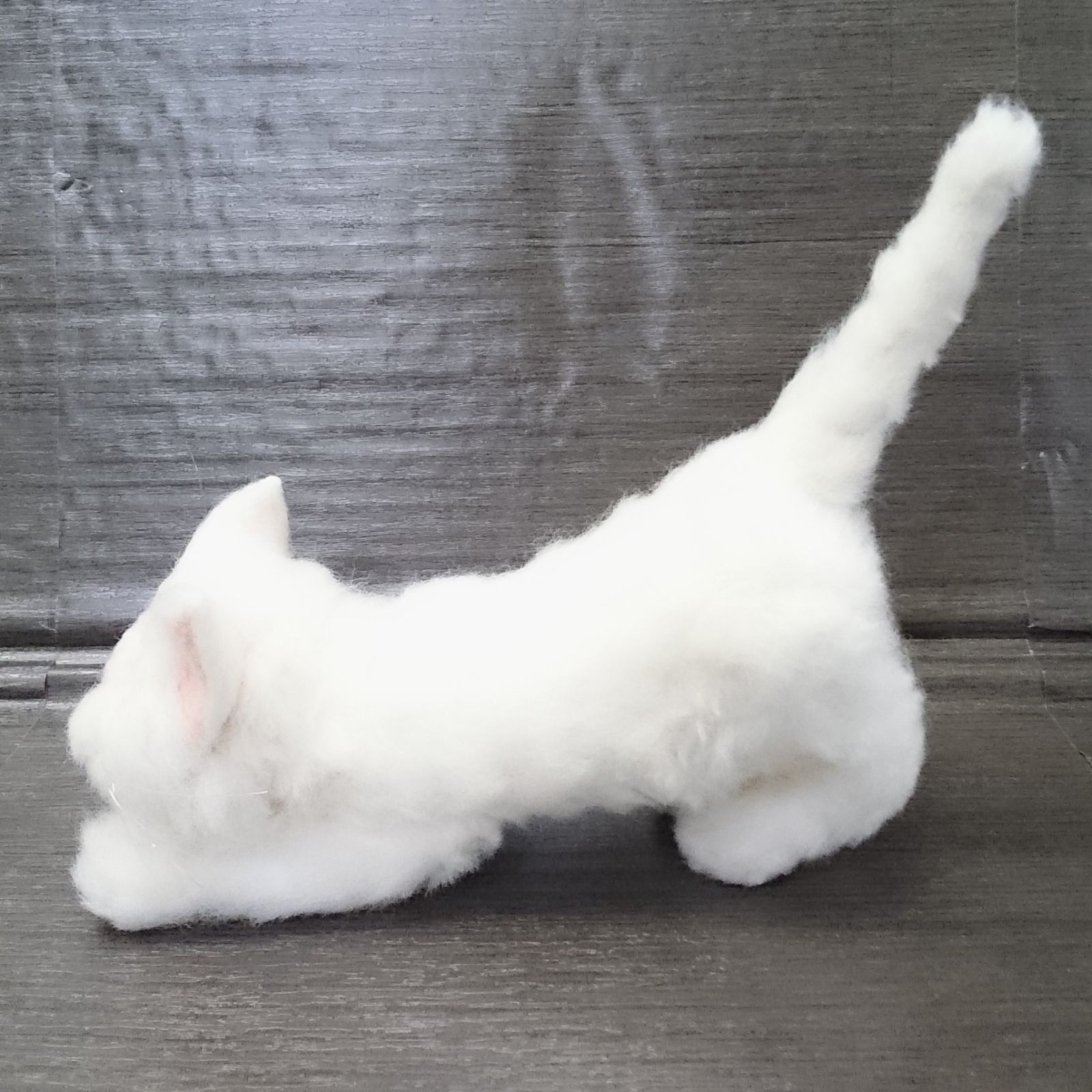 羊毛フェルト◇ハンドメイド 大きいふわふわ のび～る白い猫 可愛い