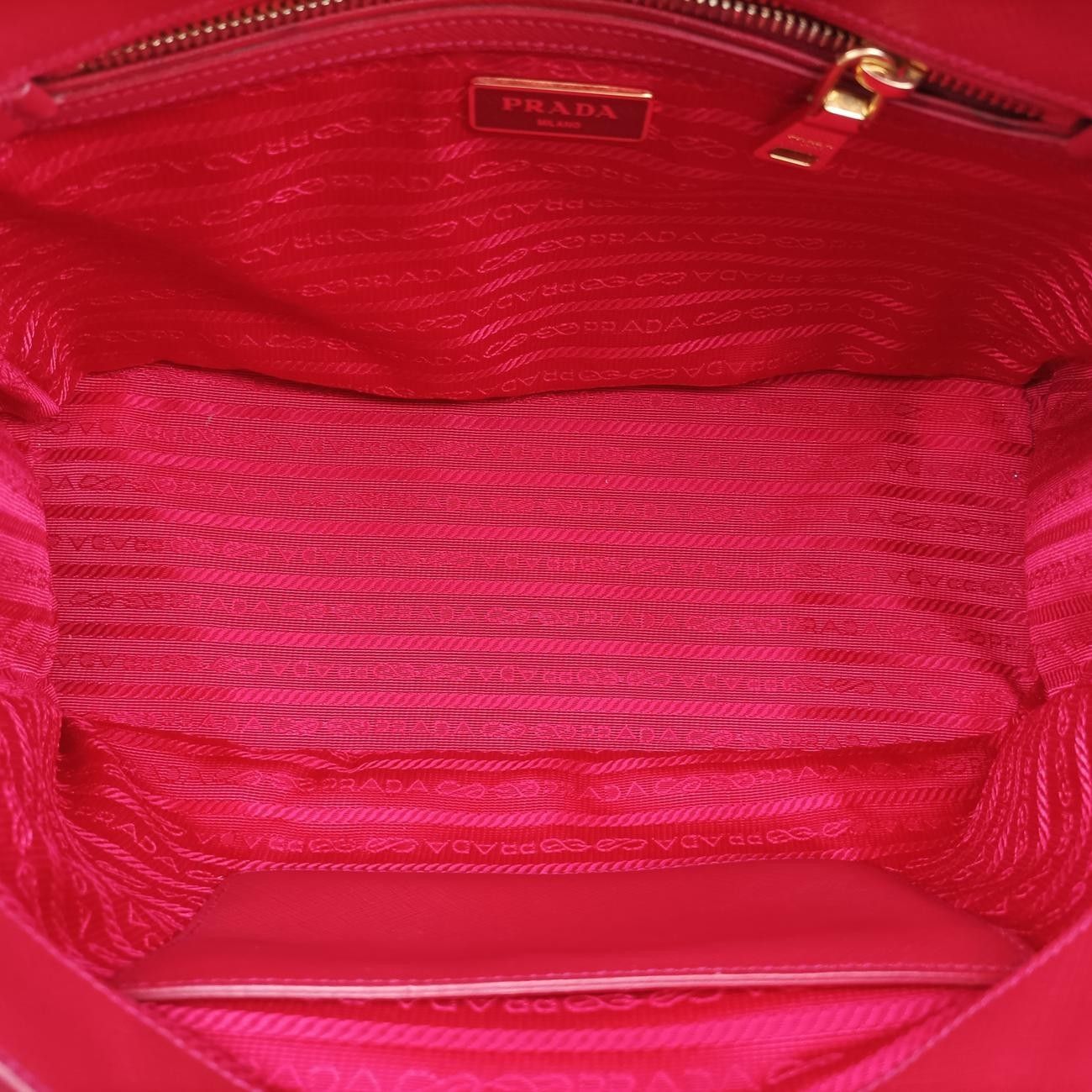 レッド サフィアーノレザー