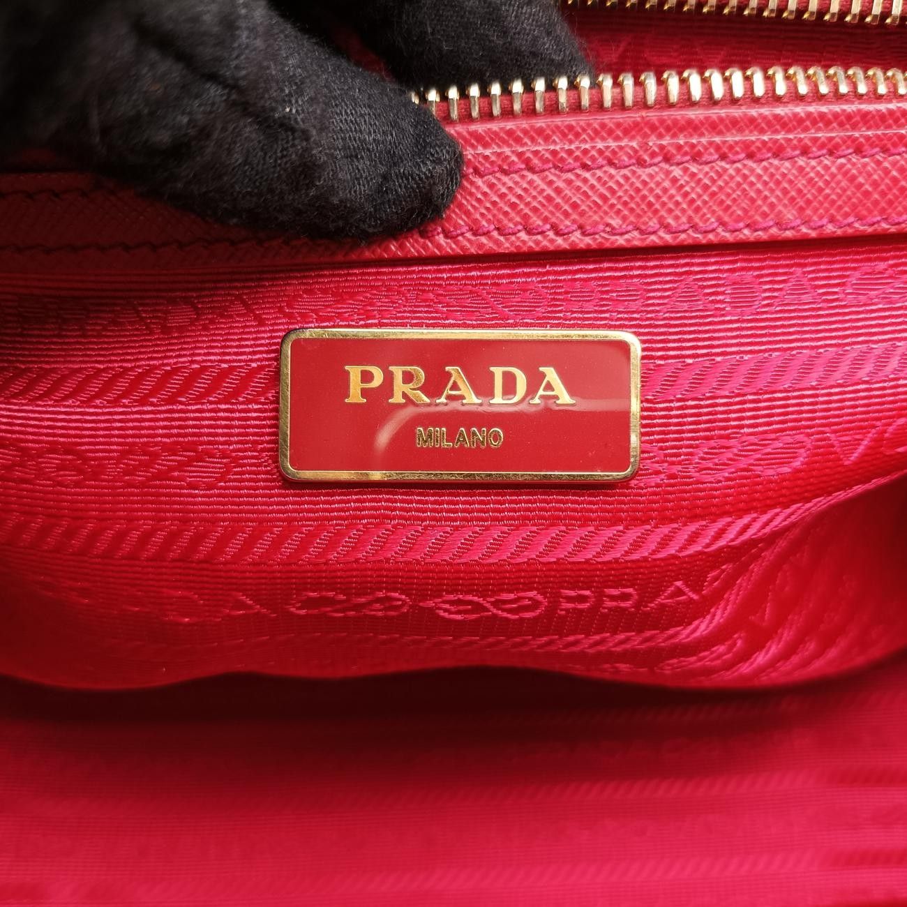 プラダPradaガレリア