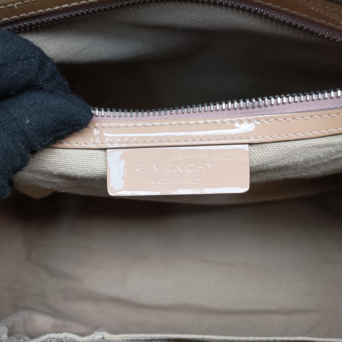 ジバンシーGivenchyアンティゴナベージュパテント3C0184